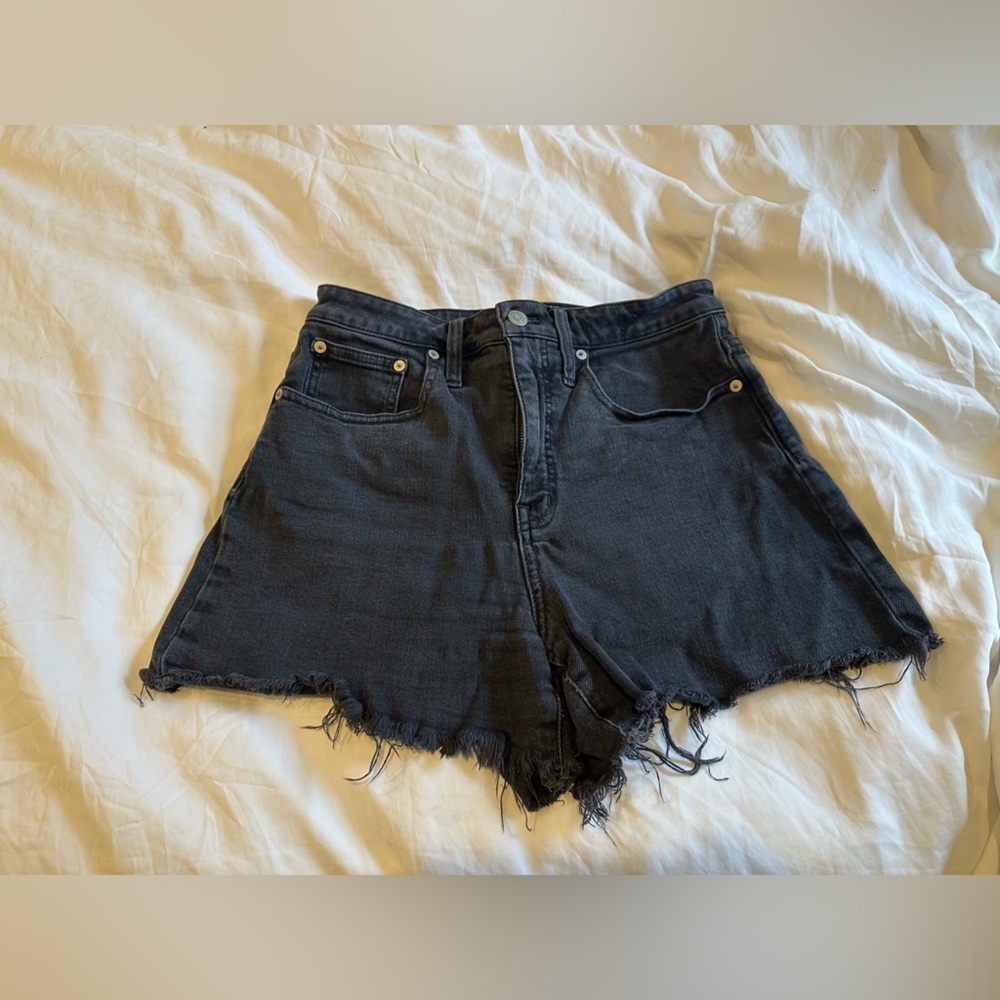 Madewell Curvy High-Rise Denim Shorts in Lunar Wash (Black) - Size 27